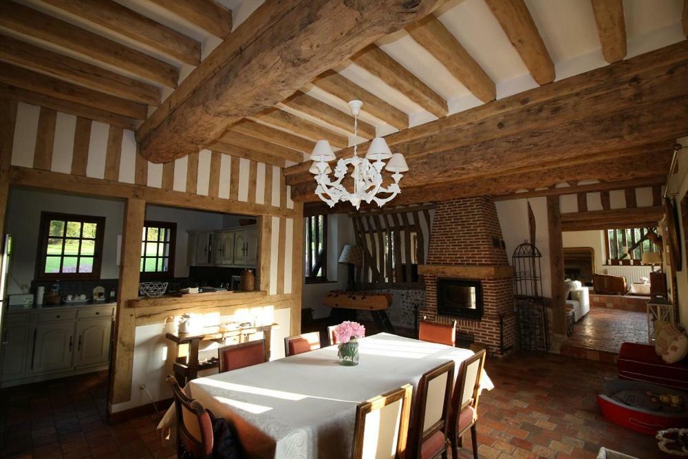 Maison Normande De Caractere A Colombages Saint-Hymer Exterior photo